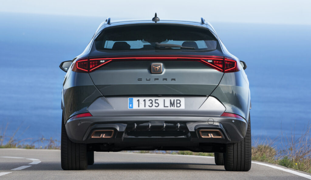 CUPRA-Formentor-e-Hybrid מאחור