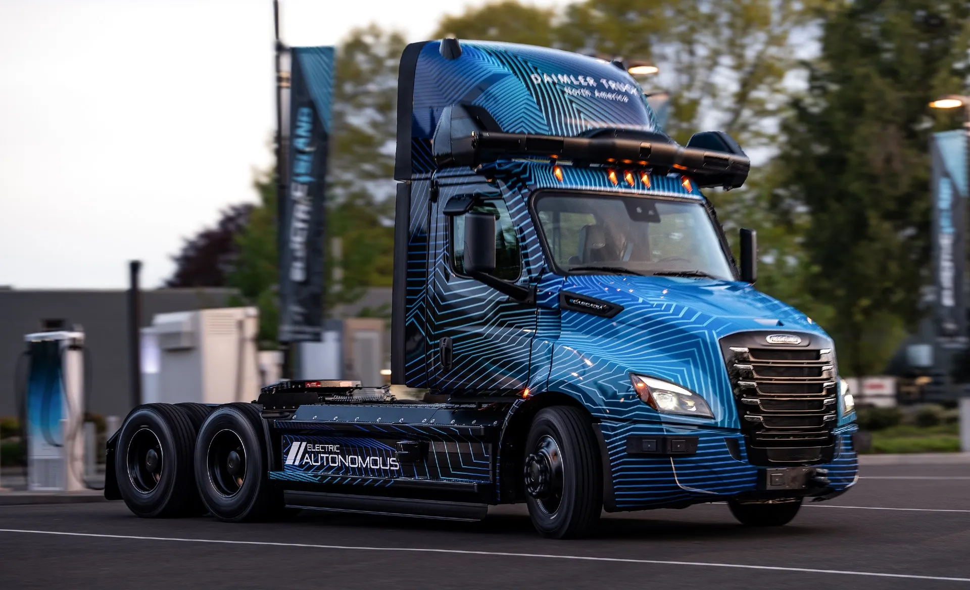 המשאית החשמלית האוטונומית eCascadia (צילום: Daimler Truck North America)